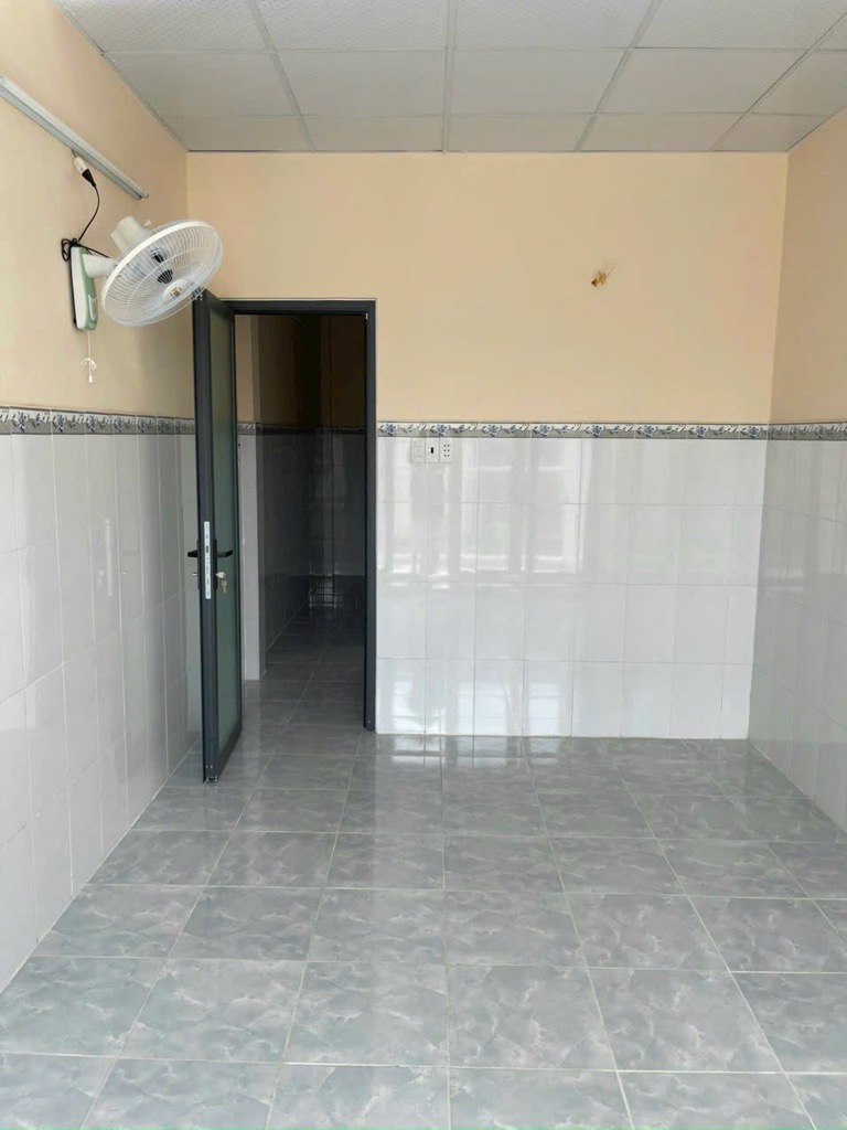 HẺM XE TẢI THÔNG - KỀ BÊN TÂN HOÀ ĐÔNG - BÌNH TRỊ ĐÔNG - NGAY NGÃ TƯ 4 XÃ - 2 TẦNG - 33M2 - 2 PHÒNG - Ảnh 2